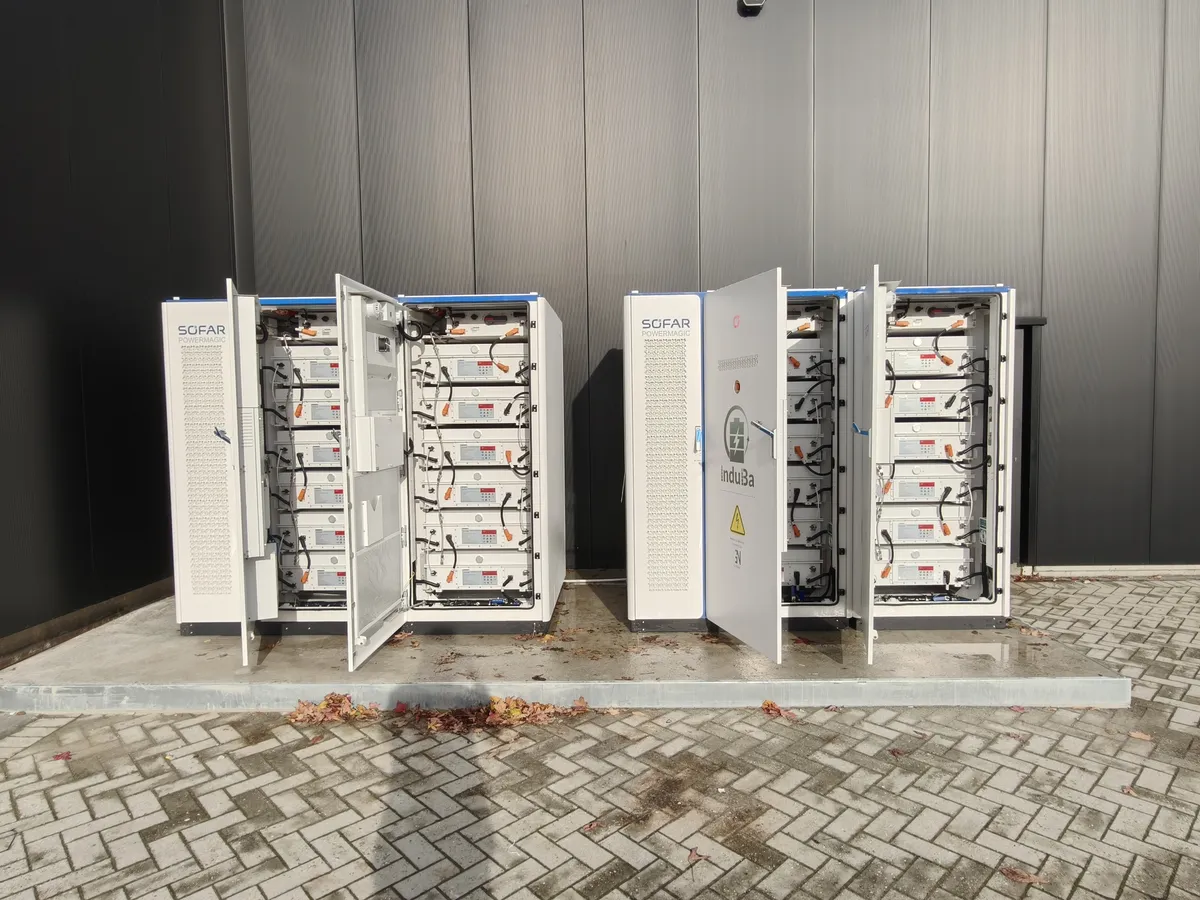 Sofar batterijkasten open met LFP-cellen