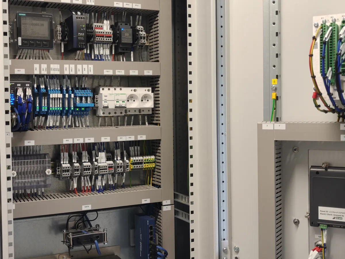 PLC-automatiseringspaneel voor batterijsturing